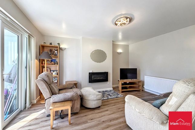 32 Platts Drive, Manchester photo 4