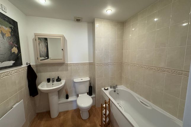 Flat to rent in Cei Dafydd, Barry