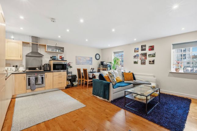 Flat 7, Strata Court, Walton-on-Thames photo 4