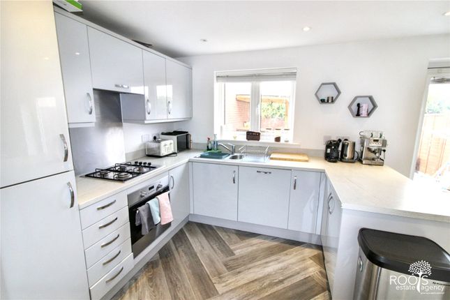 19, Roger Croft Drive, Berkshire photo 4