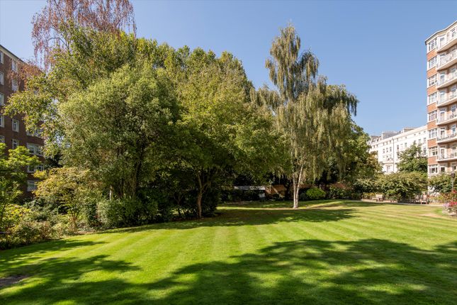 Flat for sale in Kingston House South, Ennismore Gardens, Knightsbridge, London