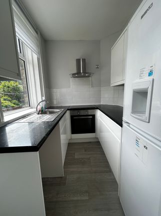 58 Commonside, Batley photo 4