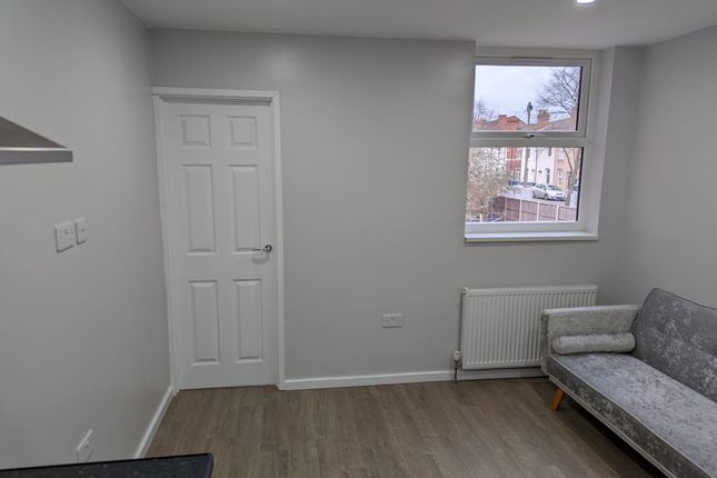 Flat B, 20, Red Lane, Coventry photo 5