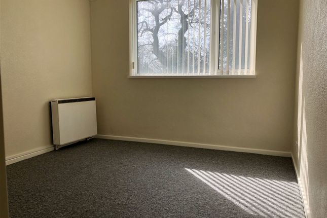 Flat for sale in Green Hill Way, Shirley, Solihull
