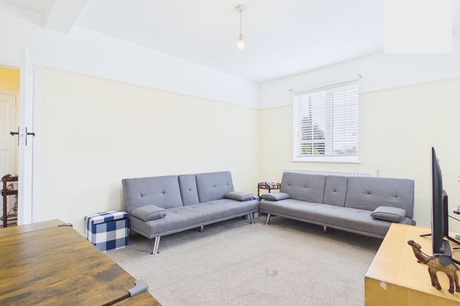 390A, Bowes Road, Southgate photo 2