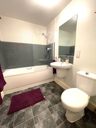 Flat to rent in Lydia Ann Street, Liverpool