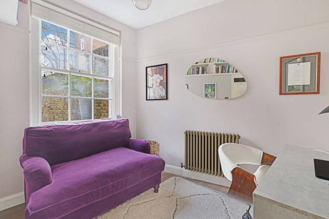 Flat to rent in Halton Road, Canonbury