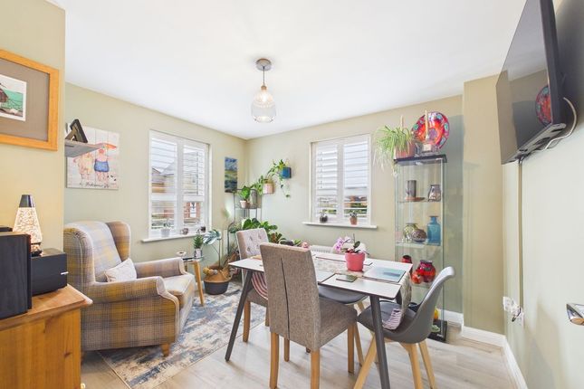 18, Burrow Hill View, Martock photo 4