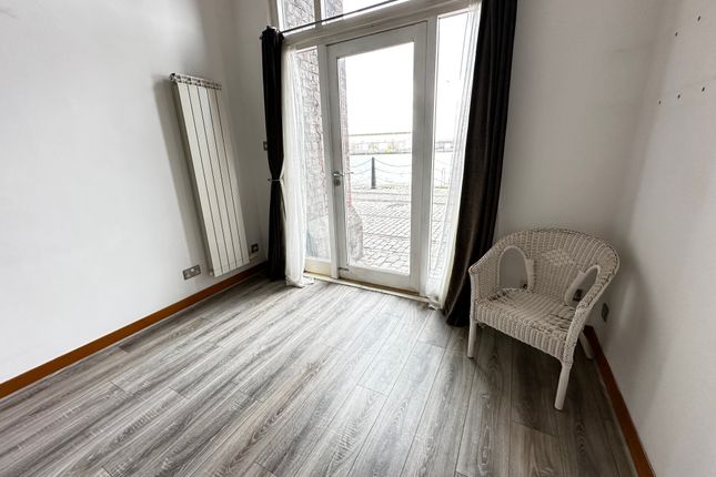 22, Dock Road, Birkenhead photo 3