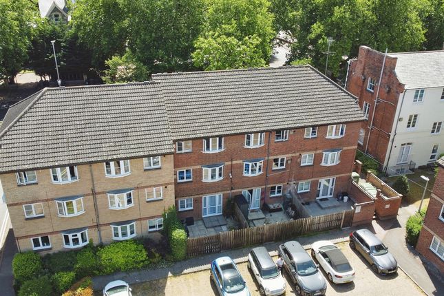 Flat 4, Troon Court, Muirfield Close, Reading photo 2