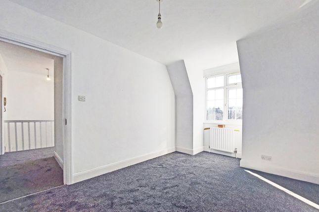 Flat for sale in Broadway Parade, Pinner Road, Harrow