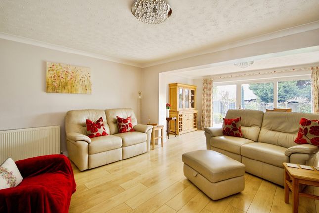 118, Cromwell Avenue, Waltham Cross photo 2