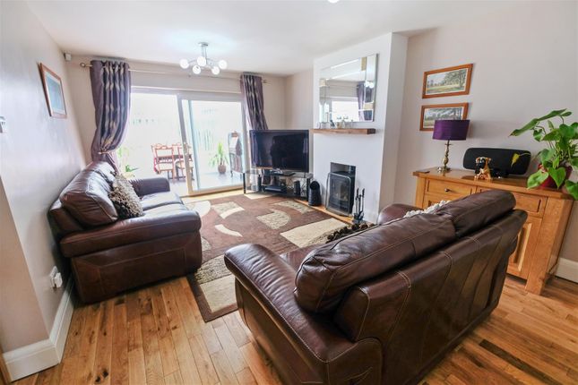 Hoylake Drive, Tividale B69, 2 bedroom detached bungalow for sale ...