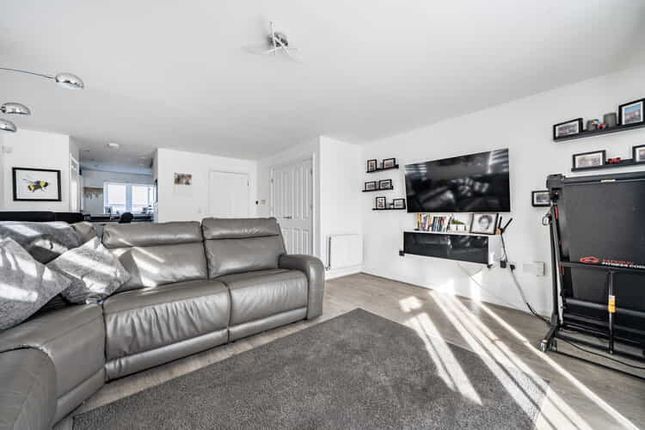 Potter Crescent, Wokingham photo 2