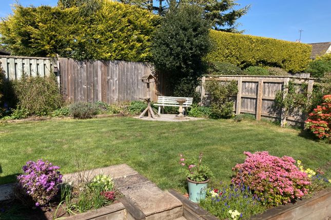 2 Hellings Gardens, Broadclyst, Exeter photo 2