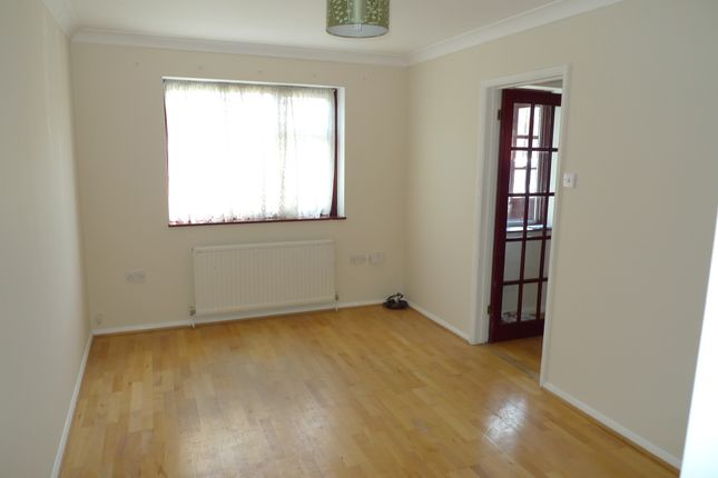 19, Stoneleigh Park Road, Epsom photo 5