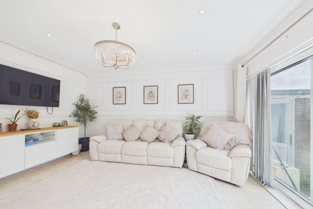 37 Wimmerfield Drive, Swansea photo 3