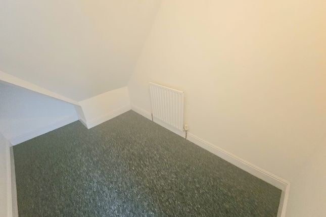 Flat to rent in Evington Road, Evington, Leicester