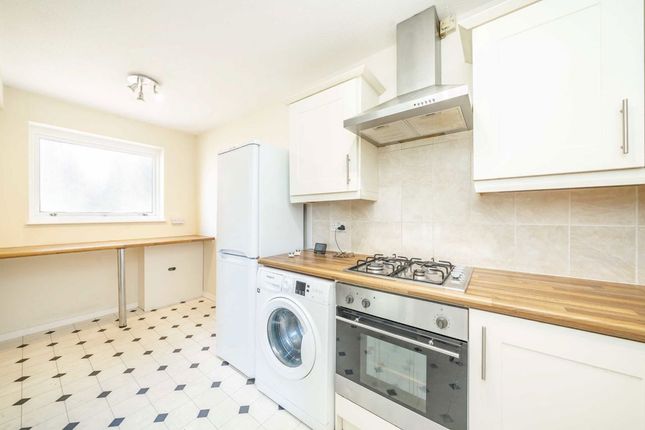 13, Hall Close, London photo 3