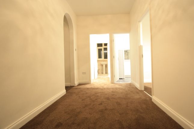 Thumbnail Flat to rent in Cornwall Road, London