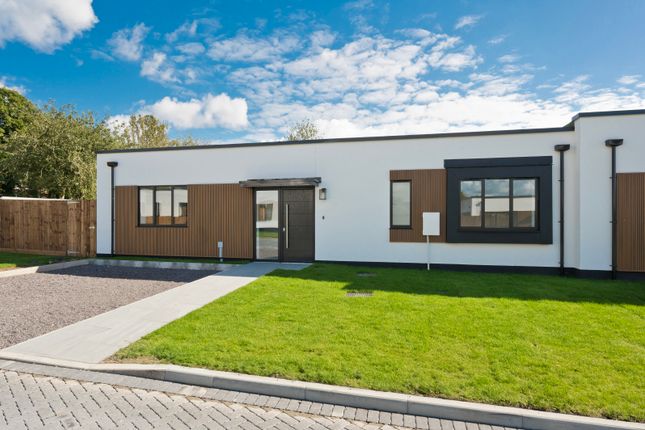 4 Stable Close,, Wexham Street, Buckinghamshire photo 3