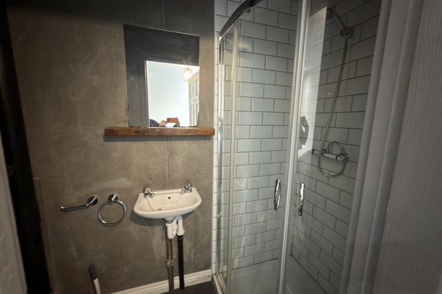 Room 2 2c, St. Johns Road, Westcliff-on-sea photo 5