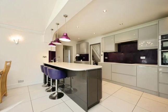 83, Russell Avenue, Aylesbury photo 5