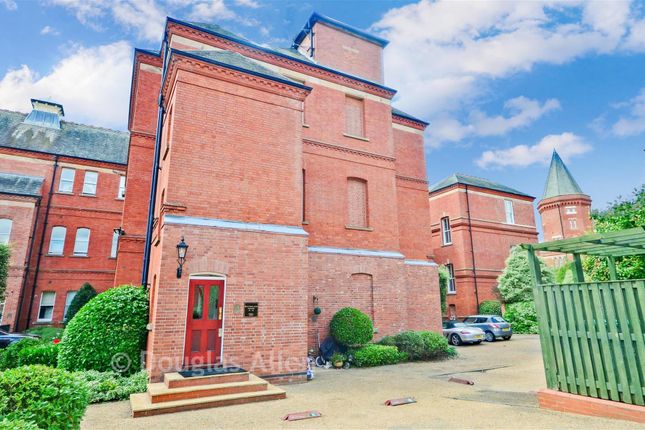 2-bed flat on Sutherland House, Rosebury Square, Woodford Green, £550,000