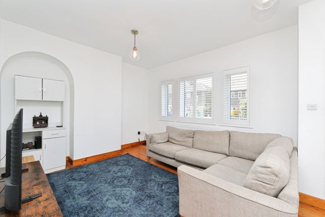 45, London photo 2