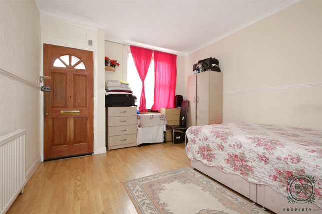 End terrace house for sale in Siward Road, London