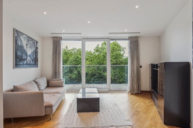 Thumbnail Flat for sale in 348 Queenstown Road, London