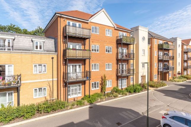 Thumbnail Flat to rent in Alderson Grove, Hersham, Walton-On-Thames.