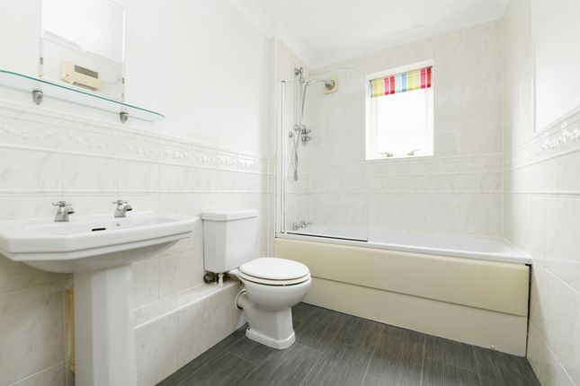 Flat for sale in Coates Quay, Chelmsford