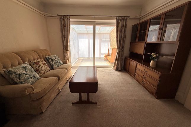 14 Beaconfield Road, Yeovil photo 4