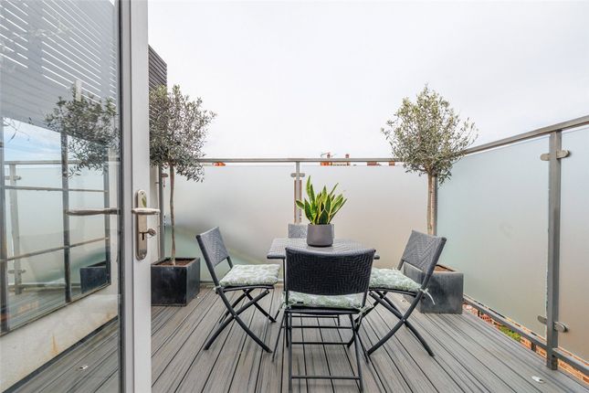 Flat for sale in Mablethorpe Road, Fulham, London