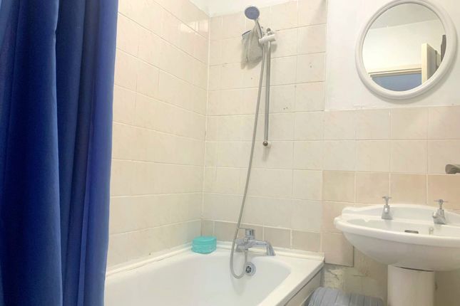 Room 3, Selman House, 5, Hedgers Grove, London photo 3