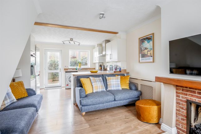 HOLS - Harbour Hideaway, 81 Lander Close, Poole photo 2