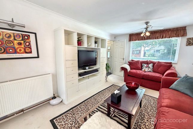 19 Faultlands Close, Nuneaton, Warwickshire photo 4