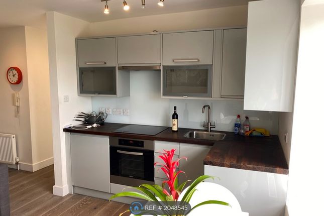 Flat to rent in Thornton Avenue, London