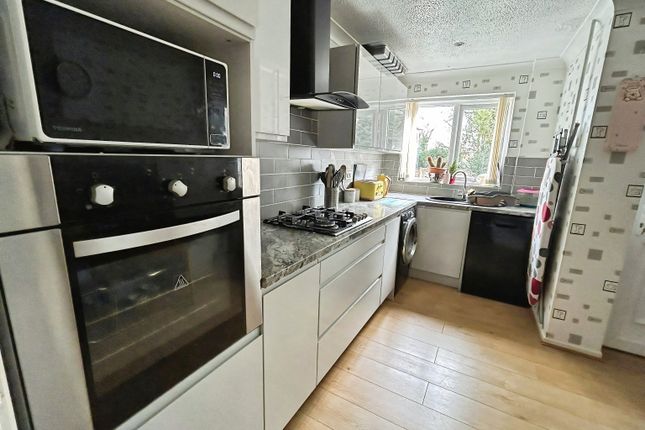 18, Stoney Croft, Cannock photo 4