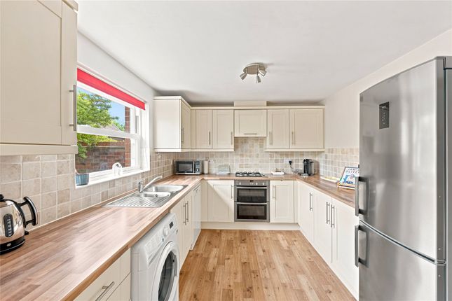 41, Woodpecker Close, Bedford photo 3