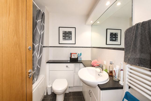 Room 2, 62, Studley Court, London photo 5