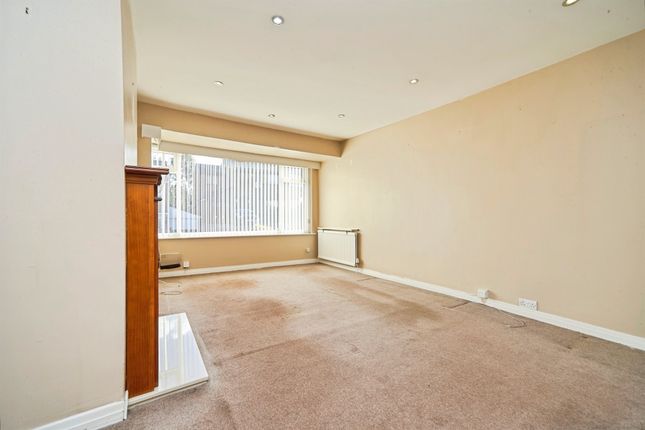 14, Spring Valley Avenue, LEEDS photo 3