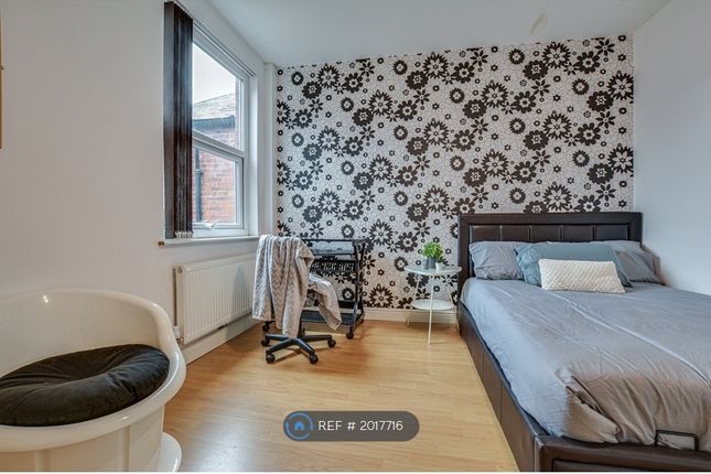 Terraced house to rent in Mabfield Road, Manchester