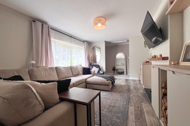 4, Barton Close, Saltash photo 2