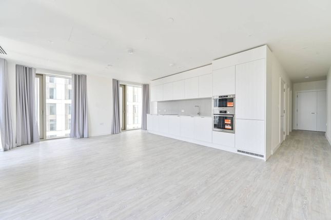 Flat to rent in .Xavier Building, Stratford, London