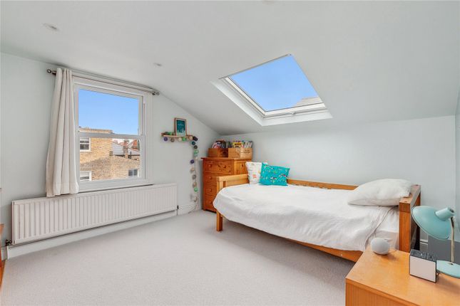 Terraced house for sale in Broomwood Road, London