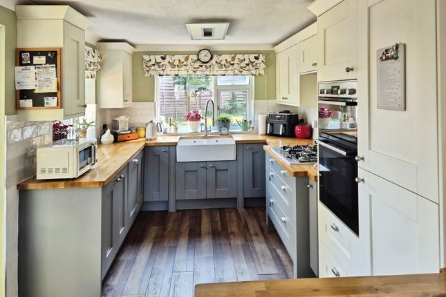 26 Pine Close, Brixham Devon, Devon photo 3