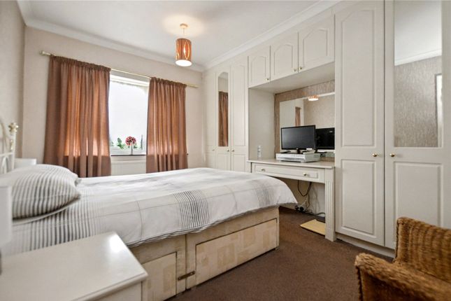 11, Lynton Avenue, Wakefield photo 4