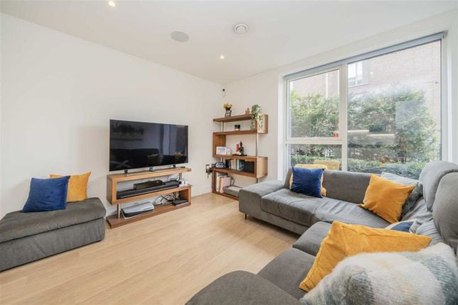 Maisonette for sale in Albemarle Walk, London